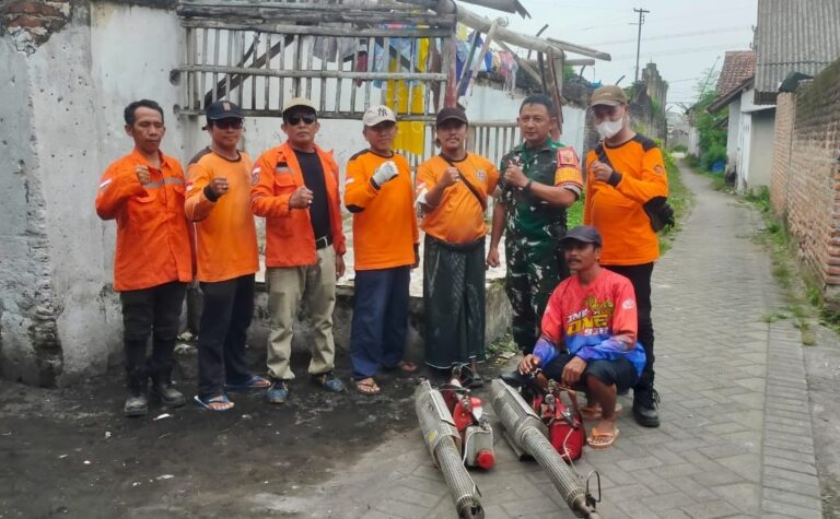 Kegiatan ABIAntisipasi DBD, ABI Jember dan ABI Responsif Bersama Warga Gelar Fogging di Desa Kasiyan
